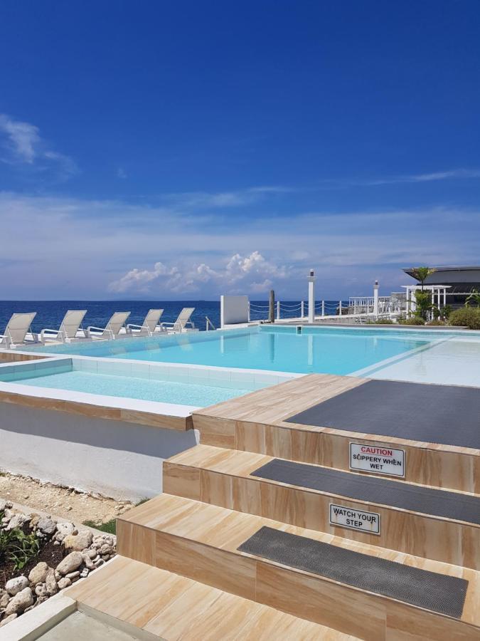 Seascape Beach Resort Ослоб Экстерьер фото